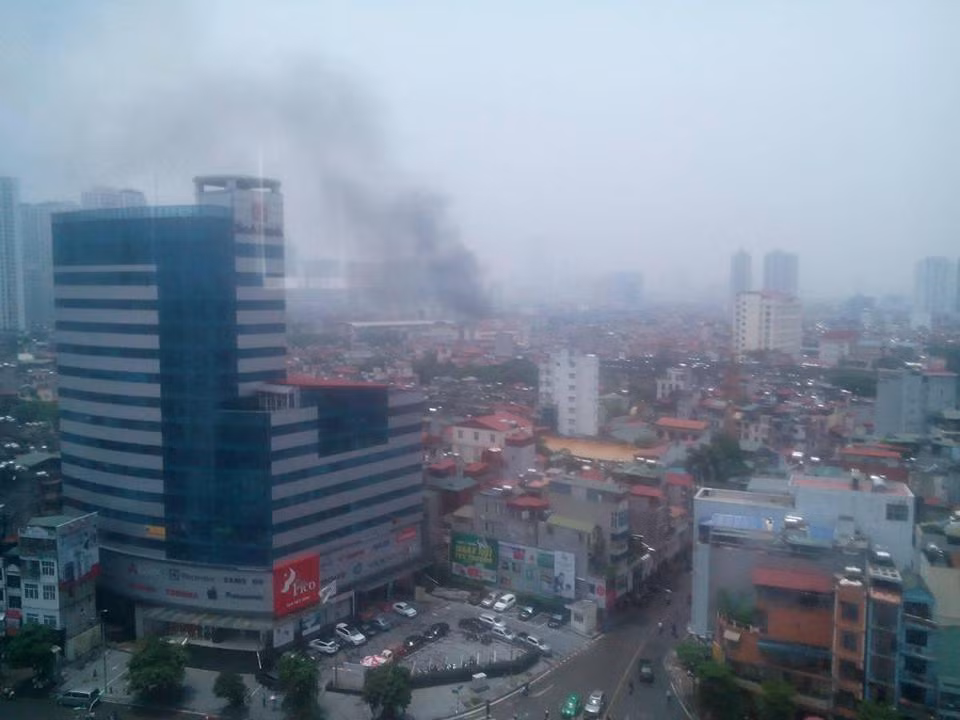 Hy huu: Chay nha giua trua, chet 30 con cho o Ha Noi