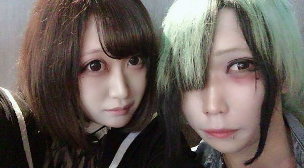 Cap doi livestream canh tu tu truoc khi nhay vao doan tau-Hinh-3