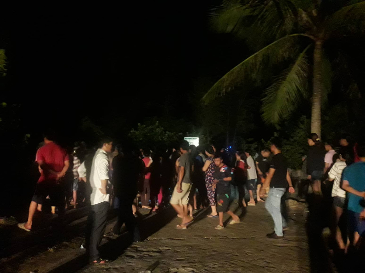 Công tác tìm kiếm nạn nhân còn lại đang gặp nhiều khó khăn do thời tiết hiện tại ở vùng biển này đang rất xấu, gió mạnh và có mưa. Công tác tìm kiếm nạn nhân còn lại đang gặp nhiều khó khăn do thời tiết hiện tại ở vùng biển này đang rất xấu, gió mạnh và có mưa.