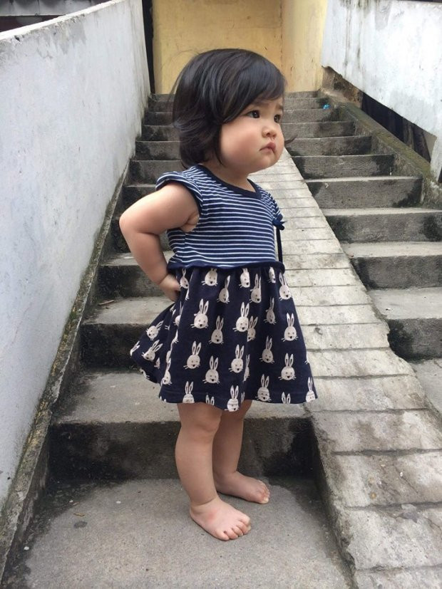 Còn gãi mông và phình bụng ra hiển nhiên sẽ khiến người còn một mẩu… Mình buồn quá, ảnh như thế này mà mẹ mình cũng giữ..