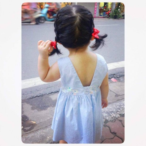 “Sau đây là gợi ý góc chụp xinh xắn chân bớt ngắn: Chụp từ đằng sau!”.