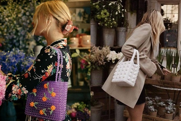 Túi đính hạt là xu hướng đang được các tín đồ thời trang trên toàn thế giới yêu thích thời gian gần đây. Chiếc túi đính hạt cườm sặc sỡ không chỉ tạo điểm nhấn hoàn hảo cho bộ trang phục mà còn đem đến vẻ tinh nghịch cho chị em. Túi phù hợp đi chơi, đi làm hay dạo biển. Túi vải Canvas.