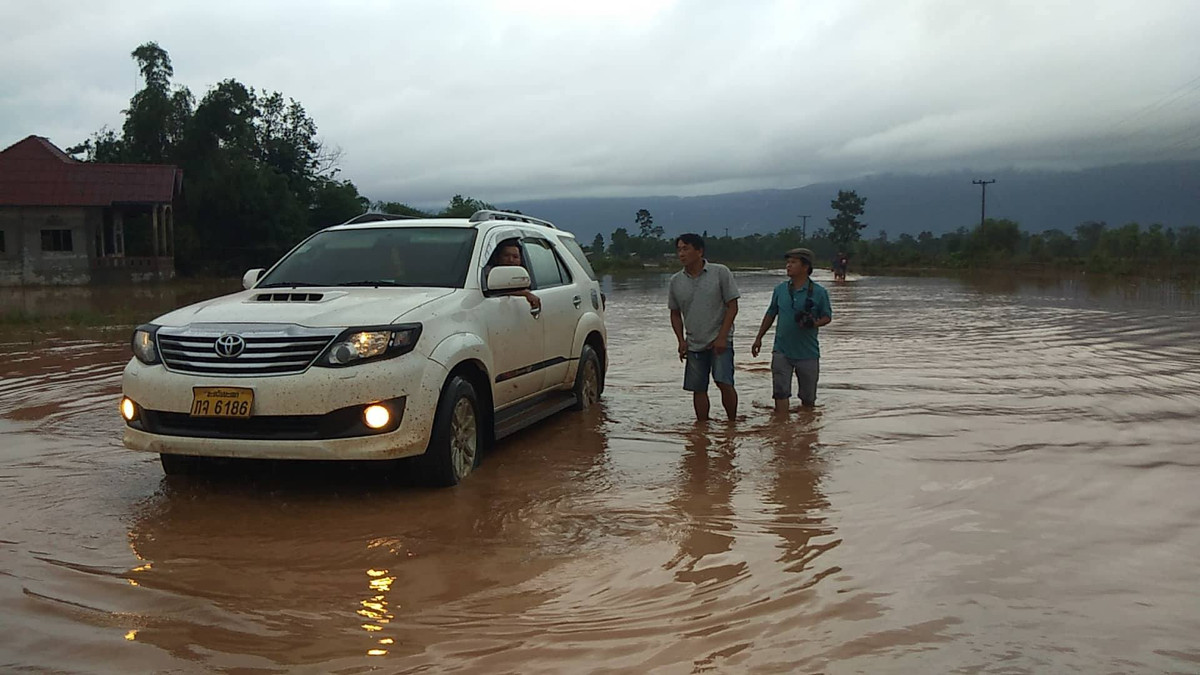 3 ngay sau vu vo dap thuy dien o Lao: Huyen Sanamxay van ngap sau trong bun do-Hinh-2