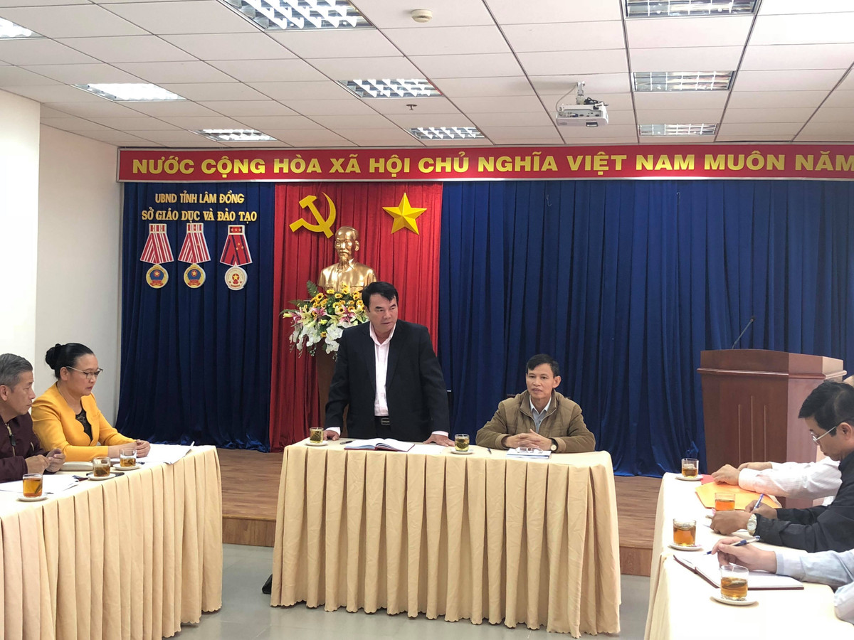 Lãnh đạo Bộ GD&ĐT công bố kết quả chấm thi ở tỉnh Lâm Đồng. Lãnh đạo Bộ GD&ĐT công bố kết quả chấm thi ở tỉnh Lâm Đồng.