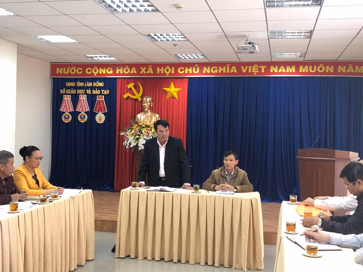 Lãnh đạo Bộ GD&ĐT công bố kết quả chấm thi ở tỉnh Lâm Đồng. Lãnh đạo Bộ GD&ĐT công bố kết quả chấm thi ở tỉnh Lâm Đồng.