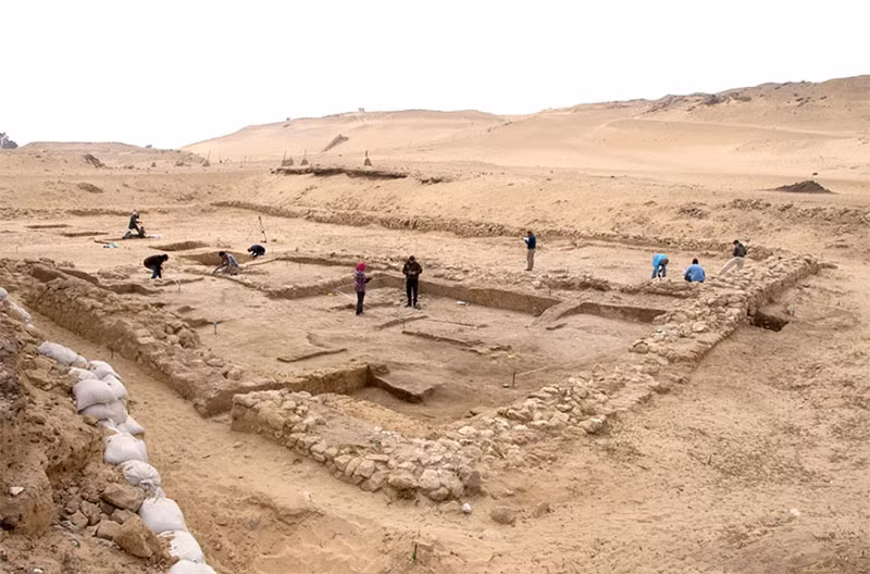 Phat hien hai cong trinh bi an gan kim tu thap Giza