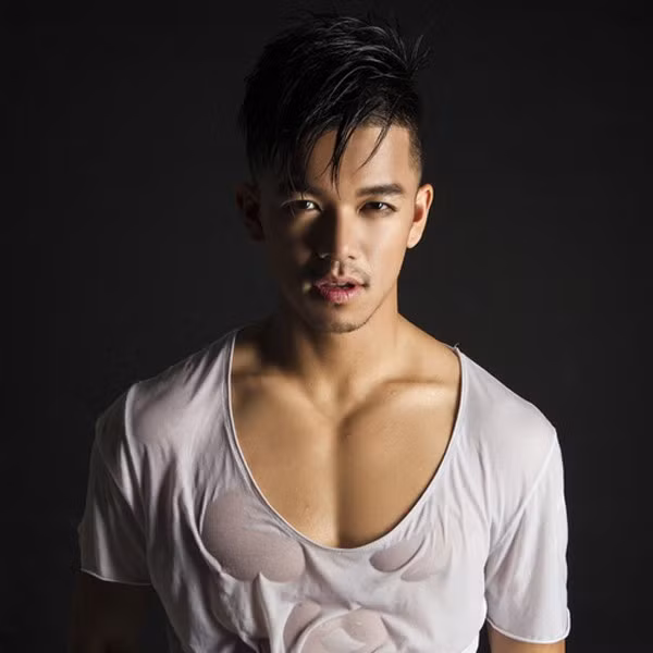 Trọng Hiếu vướng phải tin đồn lộ clip sex đồng tính.