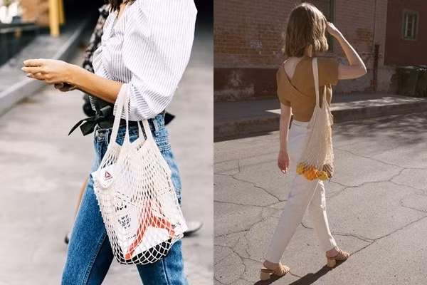Túi lưới chuyên được sử dụng để đi chợ được giờ đây là thành món đồ thời trang không thể thiếu của phái đẹp. Chiếc túi này thích hợp với những bộ váy tươi tắn hay những bộ đồ mùa hè cá tính.