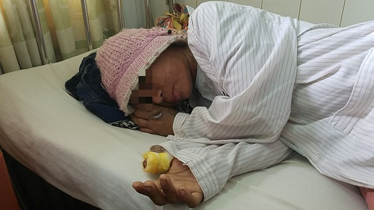 Y Nhiêu điều trị tại bệnh viện.