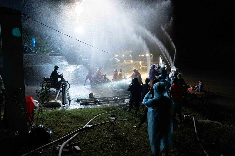 Ly Hai tiet lo hau truong canh quay sinh tu trong “Lat mat 8”-Hinh-3