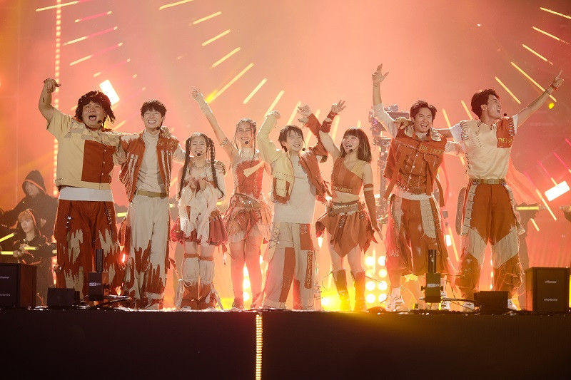 Lat mat 8 cua Ly Hai can moc doanh thu 200 ty