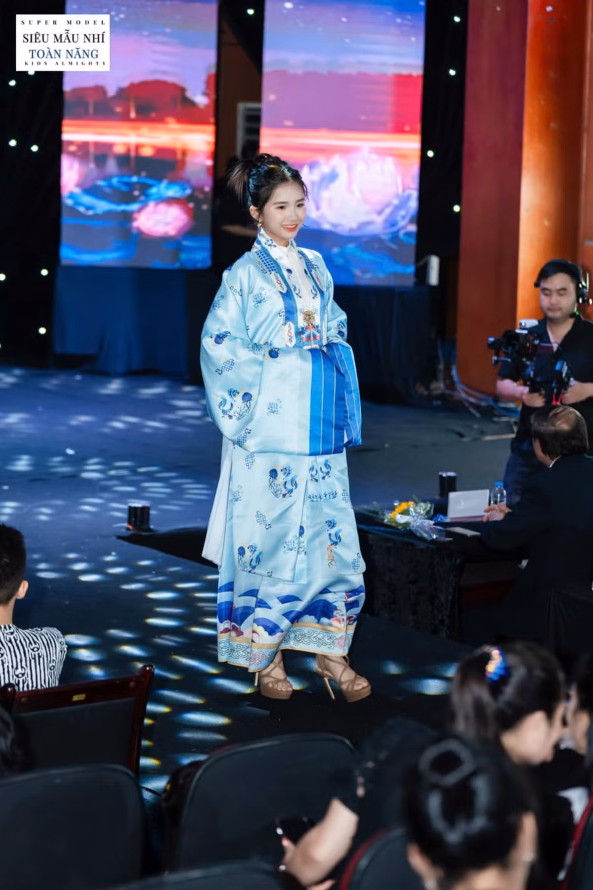 Ban giám khảo đánh giá Yến Trang là một “viên ngọc sáng” hiếm có, hội tụ đủ yếu tố chuyên môn, thái độ và tư duy nghệ thuật.