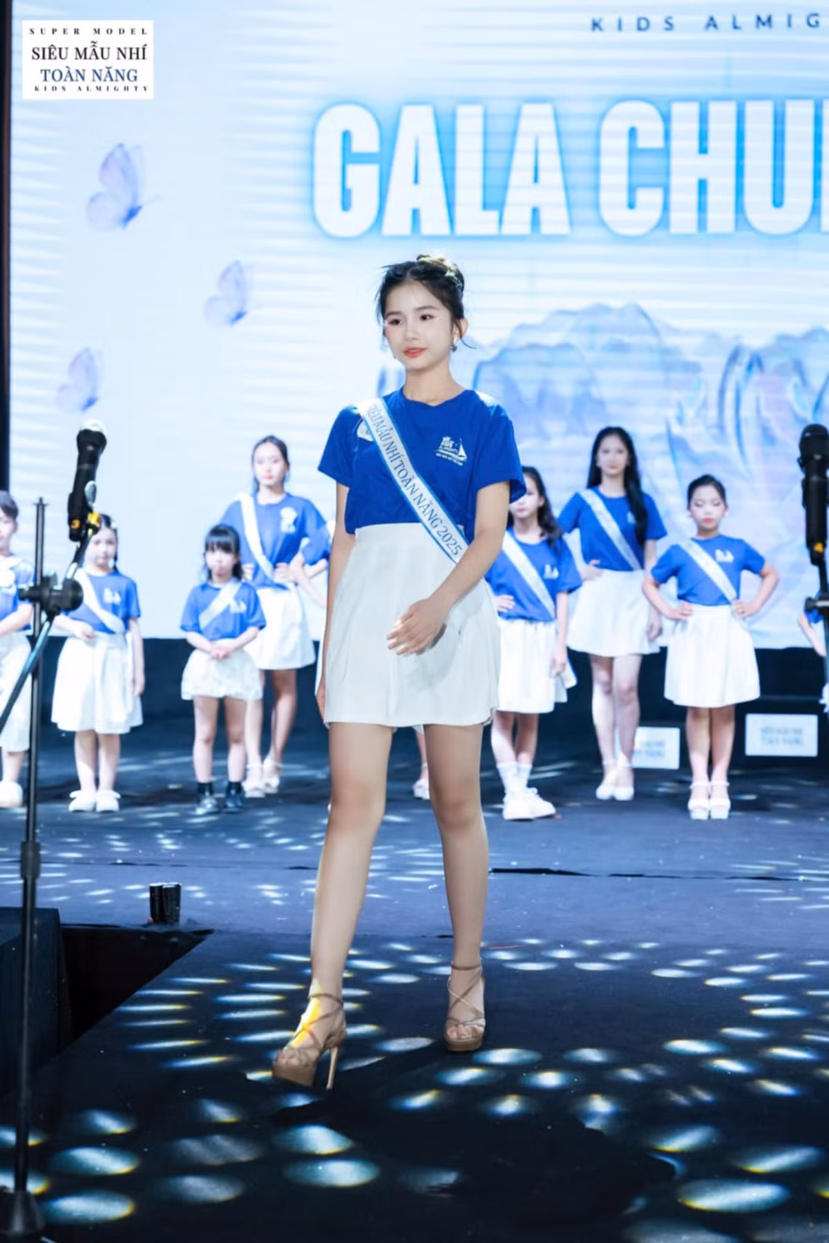 Ngay từ những vòng thi đầu tiên, Yến Trang đã gây ấn tượng mạnh mẽ với ban giám khảo bởi gương mặt sáng sân khấu, thần thái trình diễn cuốn hút và kỹ năng catwalk chuyên nghiệp.