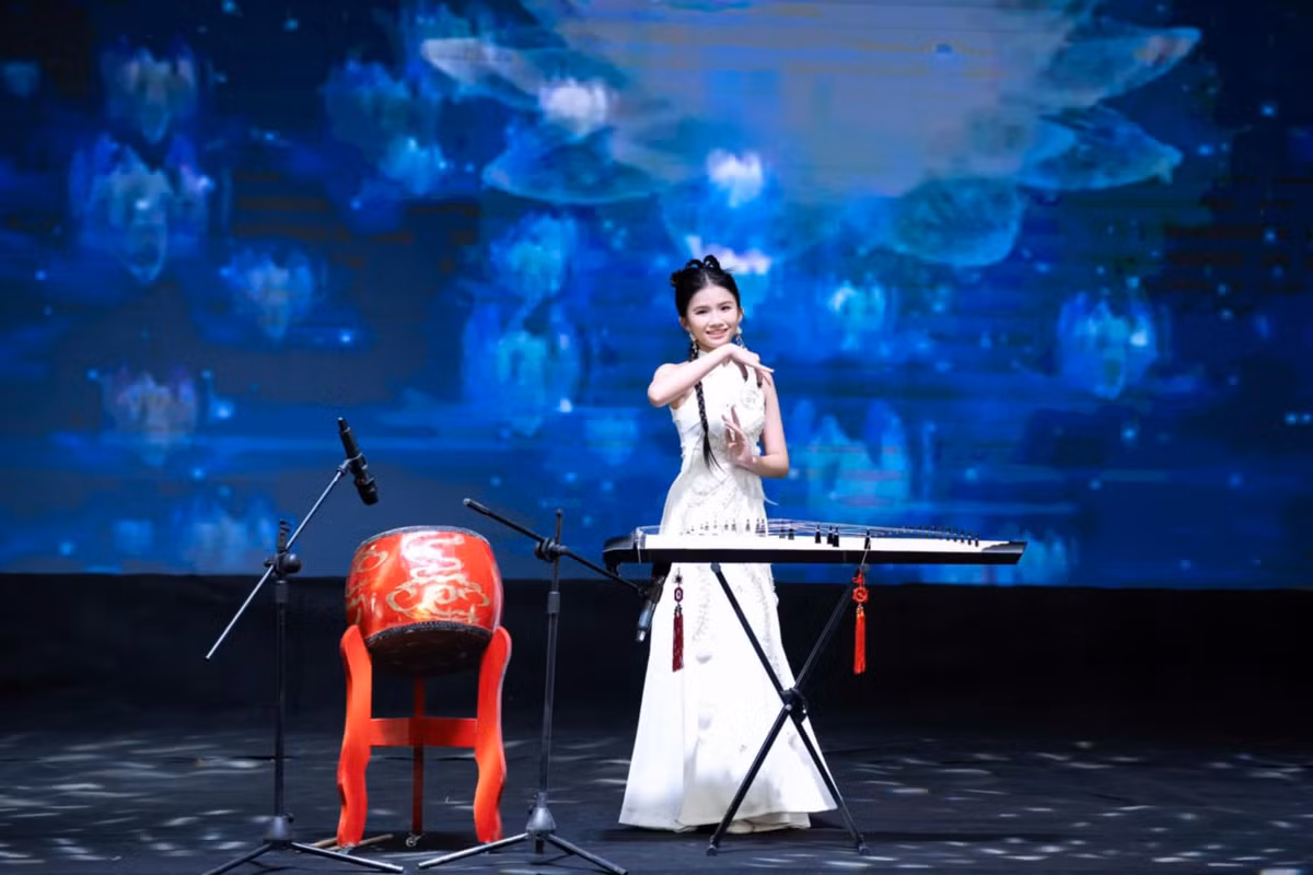 Không chỉ tỏa sáng trên sàn diễn, Yến Trang còn ghi điểm tuyệt đối ở phần thi tài năng và các hoạt động kỹ năng mềm.