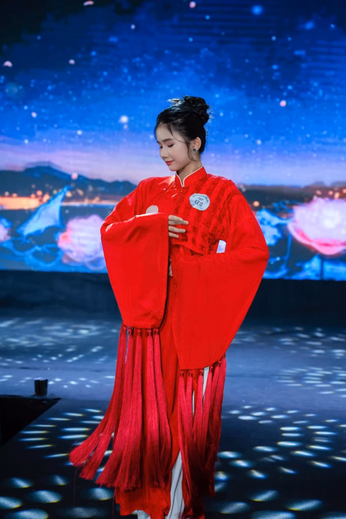 Một giám khảo chia sẻ: “Yến Trang không chỉ là một người mẫu nhí xuất sắc, mà còn là một cá tính nổi bật, giàu nội lực và rất chuyên nghiệp dù tuổi đời còn nhỏ”.