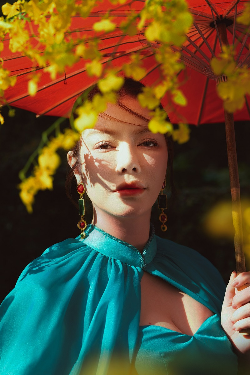 Những thiết kế áo dài của Lê Ngọc Lâm đã được Lý Nhã Kỳ thể hiện một cách tinh tế, tôn vinh vẻ đẹp dịu dàng, quý phái của người phụ nữ Việt.