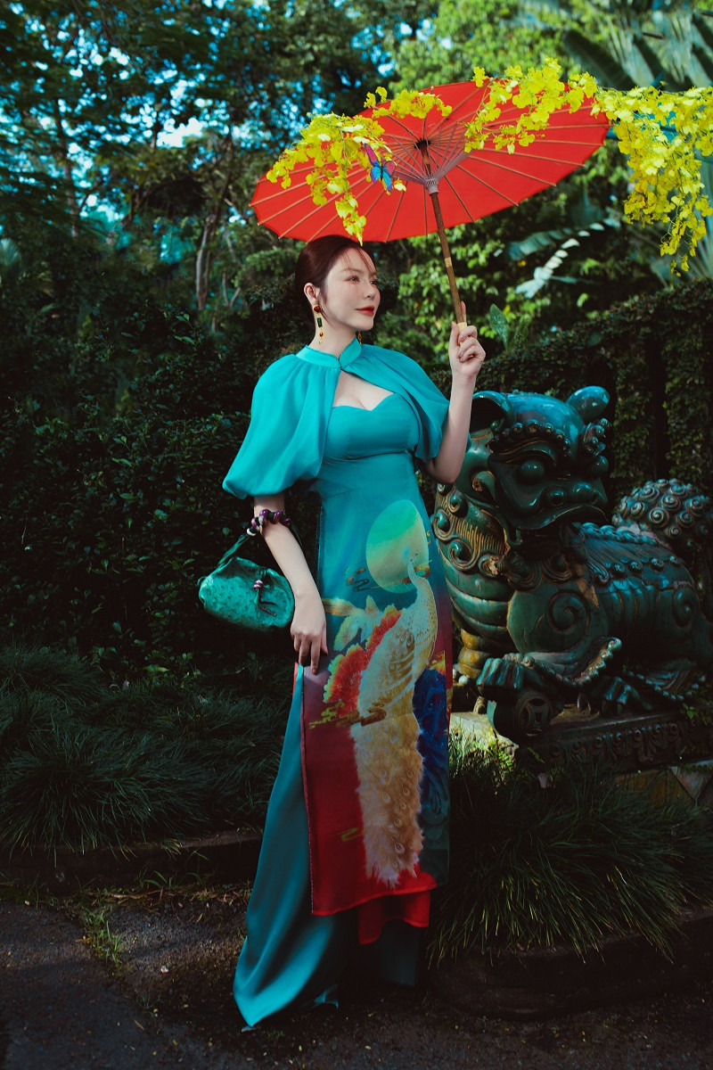 Vừa qua, Lý Nhã Kỳ gây chú ý khi tung bộ ảnh diện áo dài đón Tết.