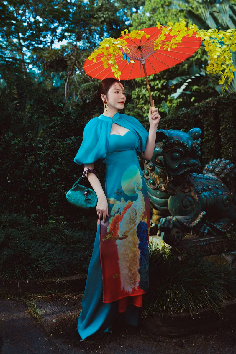 Vừa qua, Lý Nhã Kỳ gây chú ý khi tung bộ ảnh diện áo dài đón Tết.