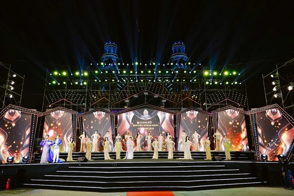 Cận cảnh sân khấu đêm chung kết Hoa hậu Doanh nhân Việt Nam 2025 diễn ra tại Hưng Yên.