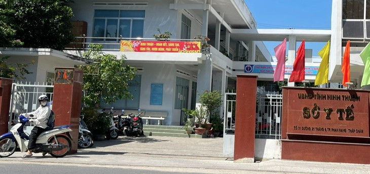 6 nguoi ngo doc methanol: Ruou trai cay duoc mang theo tu Tien Giang