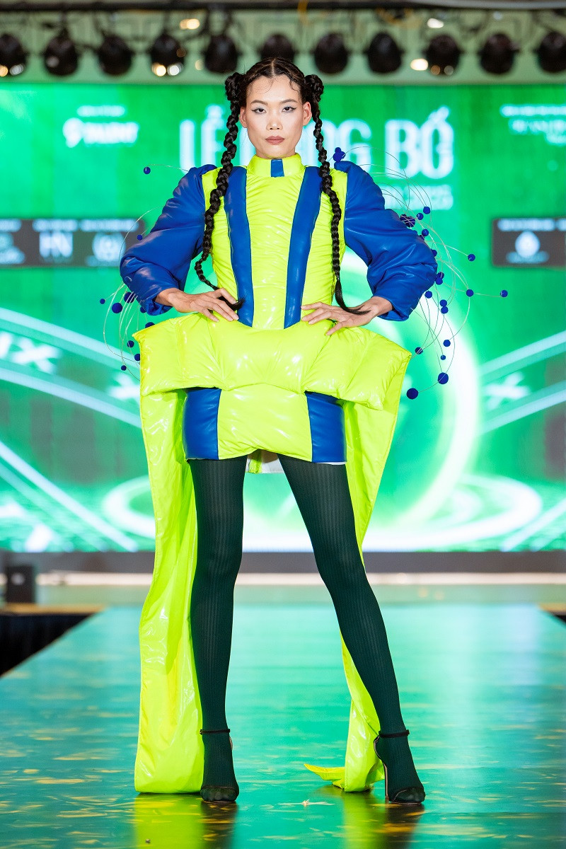 Tối 12/4, một sự kiện âm nhạc - thời trang đã diễn ra tại Hà Nội với sự góp mặt của Á quân Vietnam's Next Top Model 2015 Nguyễn Hợp, NTK Hà Duy, ca sĩ nhí Cao Phú Quý, Hoa khôi Hà Nội Vũ Thu Trà My… cùng nhiều người đẹp, diễn viên.