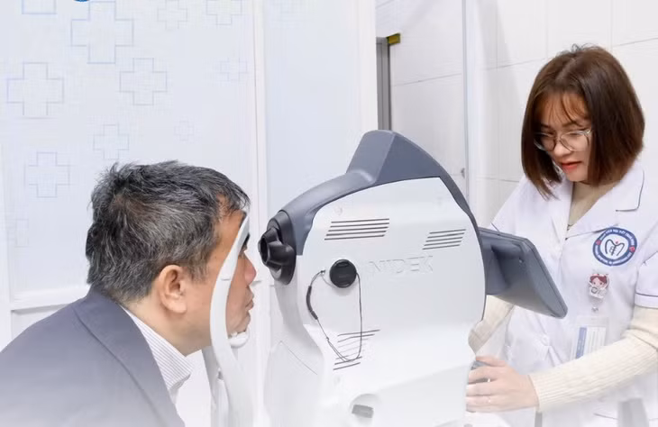 Bien chung mat o nguoi benh dai thao duong de gay mu loa