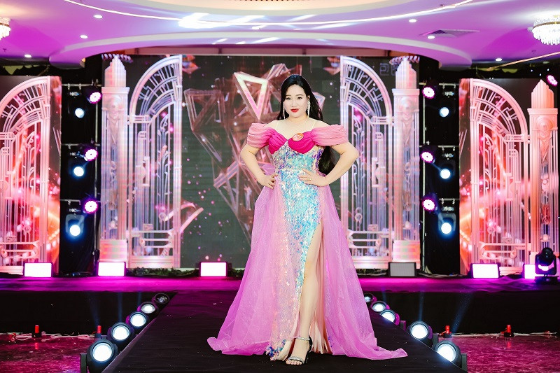 Hoa hậu Doanh nhân Việt Nam Toàn cầu 2025 do Chủ tịch Miss Vietnam Business Đặng Gia Bena đảm nhận vai trò Chủ tịch cuộc thi kiêm Trưởng Ban tổ chức. Hoa hậu Vũ Thục Hiền là Chủ tịch Hội đồng Chuyên môn; Phó Chủ tịch kiêm Trưởng Ban tổ chức là Á hậu Nguyễn Hạnh Nguyên; Ủy viên Ban tổ chức – Á hậu Lê Thị Mai Anh và Á hoàng Võ Lý Sang.