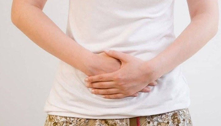 Sot cao kem dau bung, di kham phat hien voi trung day mu