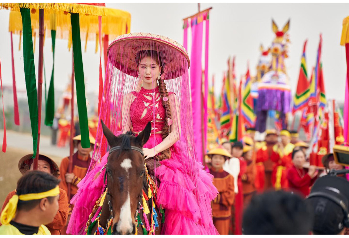 [e-Magazine] Hoa Minzy: Tuoi tre co tam, co tam at thanh cong!-Hinh-3