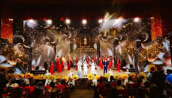 Pham Thi Phuong xuat sac doat danh hieu Hoa hau Nhan ai-Hinh-9