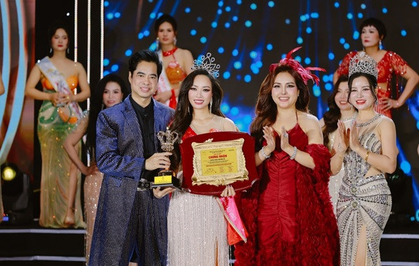 Pham Thi Phuong xuat sac doat danh hieu Hoa hau Nhan ai