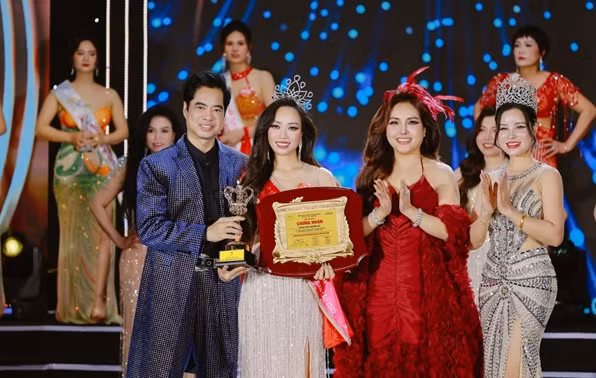 Pham Thi Phuong xuat sac doat danh hieu Hoa hau Nhan ai