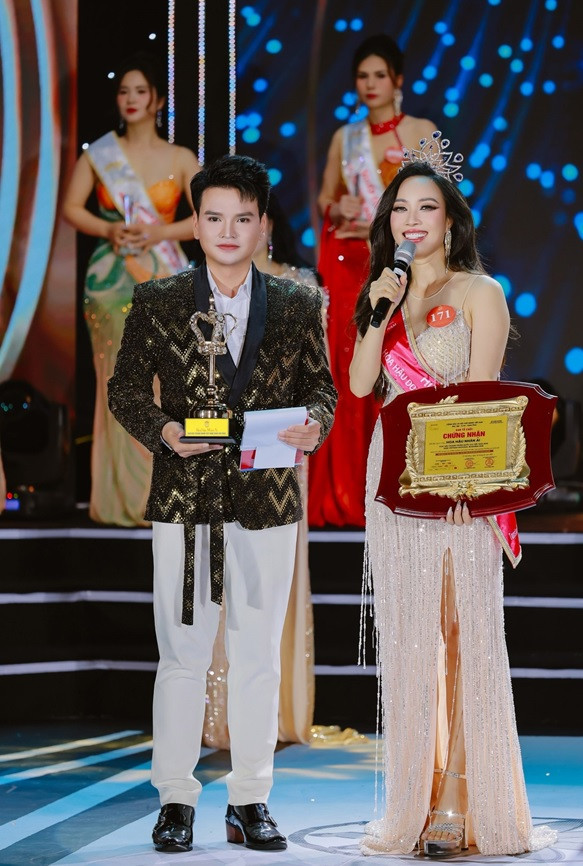 Pham Thi Phuong xuat sac doat danh hieu Hoa hau Nhan ai-Hinh-4