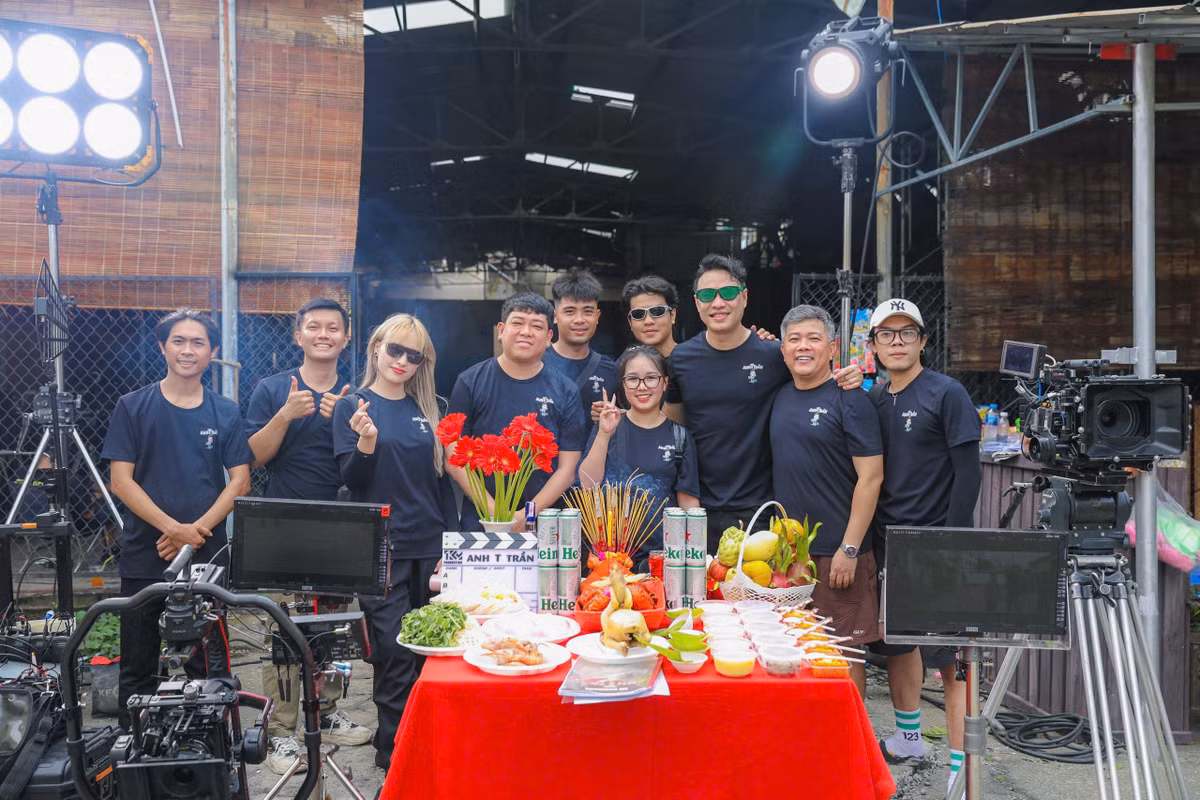 Hot girl, hoa hau dong phim, nha san xuat Quoc Bao TKM noi gi?-Hinh-3