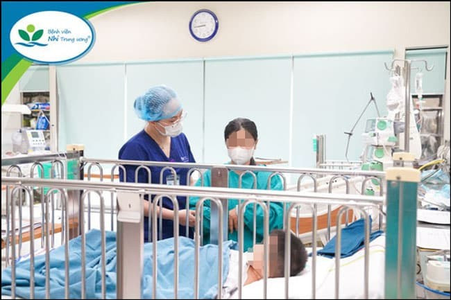 Tinh hinh suc khoe be trai bi xe can “du tien moi cap cuu”-Hinh-2