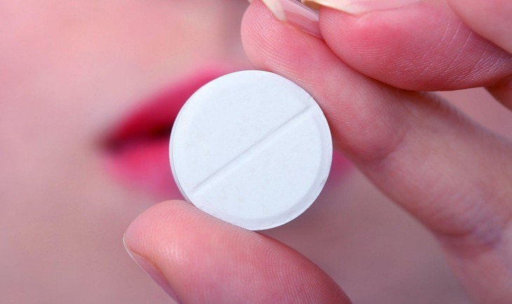 Nguoi phu nu nguy kich vi uong thuoc pha thai mua tren mang