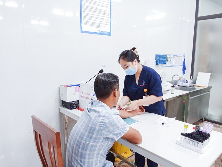 Nam benh nhan 77 tuoi bi tac ruot do giun-Hinh-2