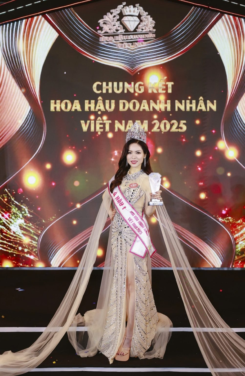 Á hậu Thu Huyền nói thêm: “Tôi sẽ thường xuyên thực hiện dự án thiện nguyện tại một cơ sở nuôi dạy trẻ khuyết tật, mồ côi, giúp đỡ một số hoàn cảnh khó khăn tại thành phố Hải Phòng và Nam Định quê hương tôi. Đó cũng là cách mà tôi tri ân cuộc đời này!”.