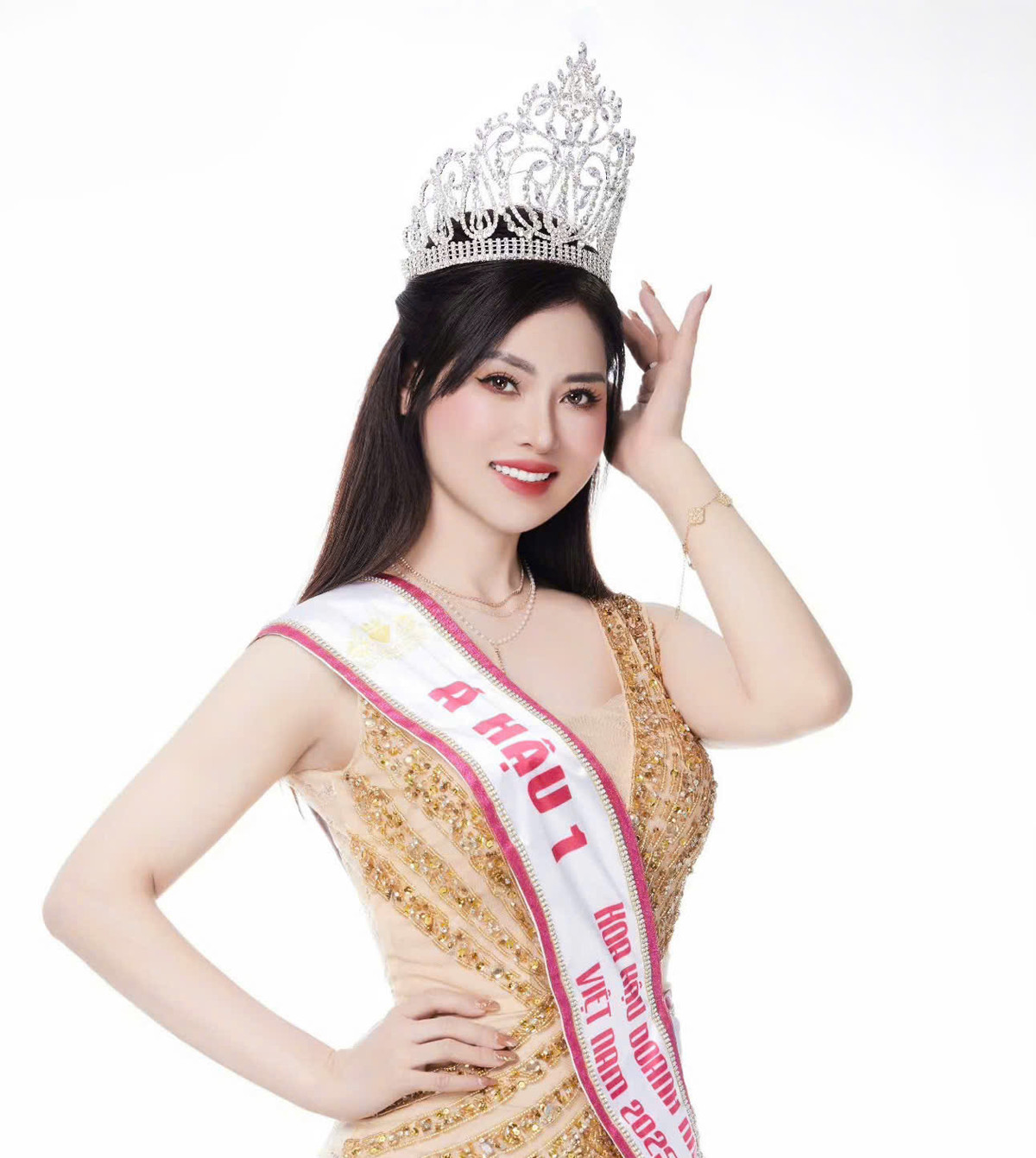 Chỉ ít ngày sau đăng quang, Á hậu Thu Huyền đã cho thấy sự thay đổi tích cực không chỉ trong công việc mà còn trong cuộc sống cá nhân và hình ảnh trước công chúng.