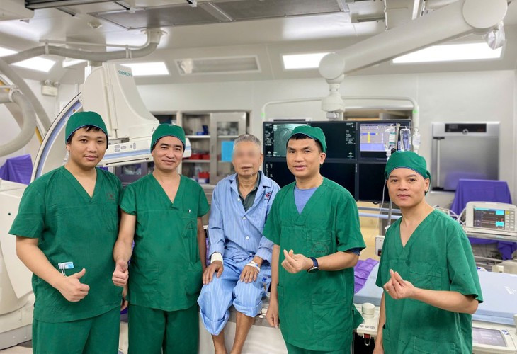 Lien tiep cap cuu 3 benh nhan dot ngot ngung tim