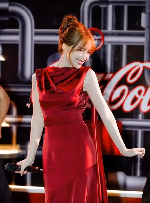 Sac voc ca si Hoa Minzy o tuoi U30