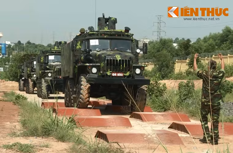 Khung bệ cơ sở mới cũng đem lại khả năng việt dã tốt hơn.