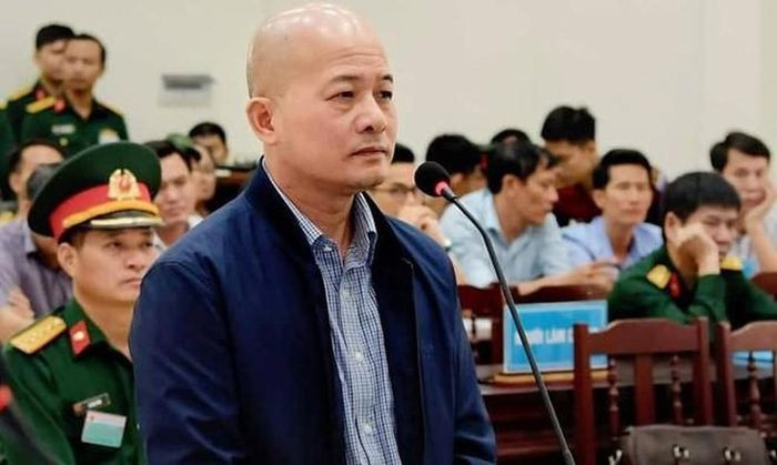 Út 'trọc' Đinh Ngọc Hệ tiếp tục bị truy tố về tội trốn thuế Ut 'troc' Dinh Ngoc He tiep tuc bi truy to ve toi tron thue