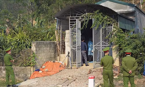  Sát hại con 2 tháng tuổi trong ngày Tết: Khoảng 6h10 sáng 5/2/2022 (mùng 5 Tết), người thân phát hiện bé trai 2 tháng tuổi tử vong tại nhà ở xã Hương Giang, huyện Hương Khê, tỉnh Hà Tĩnh trên người có nhiều vết thương. Bước đầu, lực lượng chức năng xác định chị L.T.H. (SN 1983, trú xóm 11, xã Hương Giang) là mẹ của bé trai, đã dùng dao sát hại con mình. Theo một lãnh đạo Công an huyện Hương Khê, người mẹ bị trầm cảm sau sinh. (Ảnh minh họa)