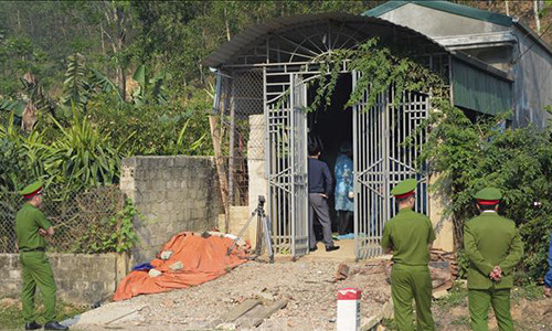  Sát hại con 2 tháng tuổi trong ngày Tết: Khoảng 6h10 sáng 5/2/2022 (mùng 5 Tết), người thân phát hiện bé trai 2 tháng tuổi tử vong tại nhà ở xã Hương Giang, huyện Hương Khê, tỉnh Hà Tĩnh trên người có nhiều vết thương. Bước đầu, lực lượng chức năng xác định chị L.T.H. (SN 1983, trú xóm 11, xã Hương Giang) là mẹ của bé trai, đã dùng dao sát hại con mình. Theo một lãnh đạo Công an huyện Hương Khê, người mẹ bị trầm cảm sau sinh. (Ảnh minh họa)