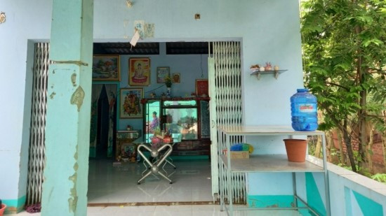  Mẹ trầm cảm sát hại 2 con ruột: Sáng 27/9/2022, người mẹ của Trương Thị Tố Quyên (SN 2000, ngụ xã Bảo Thuận, huyện Ba Tri, tỉnh Bến Tre) về nhà thì phát hiện hai cháu T.H.Đ.A (SN 2019) và T.H.Đ.M (SN 2021) nằm bất tỉnh trong phòng ngủ. Còn Quyên đang có hành vi tự tử trong nhà tắm. Ngay sau đó gia đình cứu kịp Quyên, đưa hai bé đi cấp cứu nhưng cháu T.H.Đ.A không qua khỏi. Quyên khai nhận đã dùng khăn vải bịt đường thở của hai con. Người thân cho hay, Từ năm 2019 đến nay Quyên có dấu hiệu bệnh trầm cảm. 