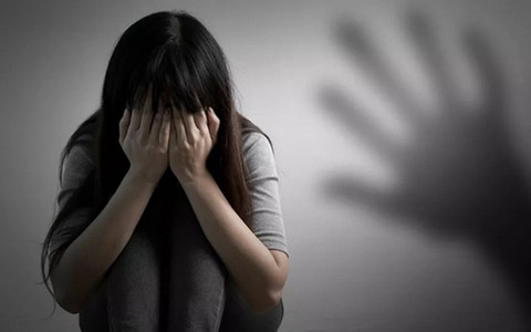 Trước những vụ việc đau lòng trên có thể thấy tính chất nghiêm trọng của căn bệnh trầm cảm. Tuy nhiên, đáng lo ngại là căn bệnh này chưa được quan tâm đúng mức và điều trị đúng cách dẫn đến việc bỏ qua giai đoạn vàng. Theo các chuyên gia, để điều trị thành công, vai trò của gia đình là đặc biệt quan trọng. Sự quan tâm, chăm sóc, chia sẻ sẽ giúp bệnh nhân hồi phục nhanh.