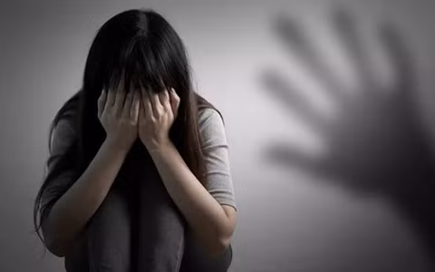 Trước những vụ việc đau lòng trên có thể thấy tính chất nghiêm trọng của căn bệnh trầm cảm. Tuy nhiên, đáng lo ngại là căn bệnh này chưa được quan tâm đúng mức và điều trị đúng cách dẫn đến việc bỏ qua giai đoạn vàng. Theo các chuyên gia, để điều trị thành công, vai trò của gia đình là đặc biệt quan trọng. Sự quan tâm, chăm sóc, chia sẻ sẽ giúp bệnh nhân hồi phục nhanh.