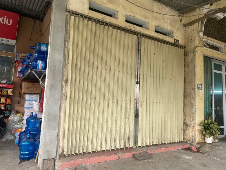 Công an xác định nạn nhân là cháu P.T.Đ. (SN 2021, ở thôn Đặng Xá, xã Vạn Điểm, huyện Thường Tín), được gửi tại một nhà trẻ tự thục tự lập trên địa bàn. 