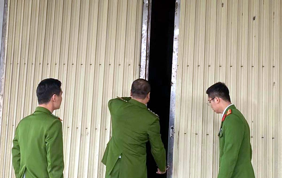 Sau gần 24h đấu tranh, tối muộn ngày 2/3, tổ công tác của Công an huyện Thường Tín đưa hai đối tượng xuống hiện trường. Khi cách nhà trẻ gần 1km thì An bật khóc, xin khai thật toàn bộ vụ việc. Trước thời điểm xảy ra vụ án khoảng hơn 1 tuần, cháu Đ được gia đình gửi đến nhà trẻ. Ngay từ ngày đầu, cháu bé đã quấy khóc nên đã An và Lành thường đánh, tát vào đầu và mông. Có lẽ cũng vì thế mà cháu bé rất sợ đến lớp, cứ nhìn thấy cô giáo là khóc.